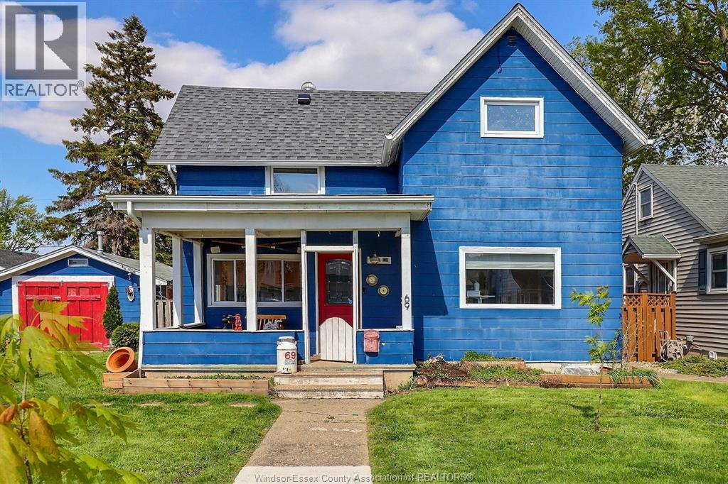 69 Irwin , Essex, ON, N8M2S7