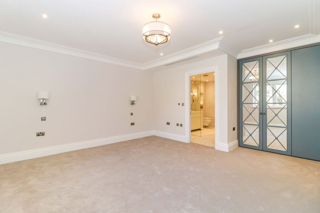 Additional image 5 of 3 bed flat for saleGregories Road, Beaconsfield, Buckinghamshire HP9