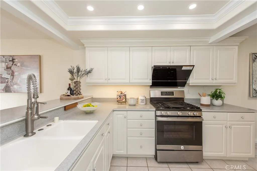 Additional image 11 of 19 Alabaster, Irvine, CA 92614