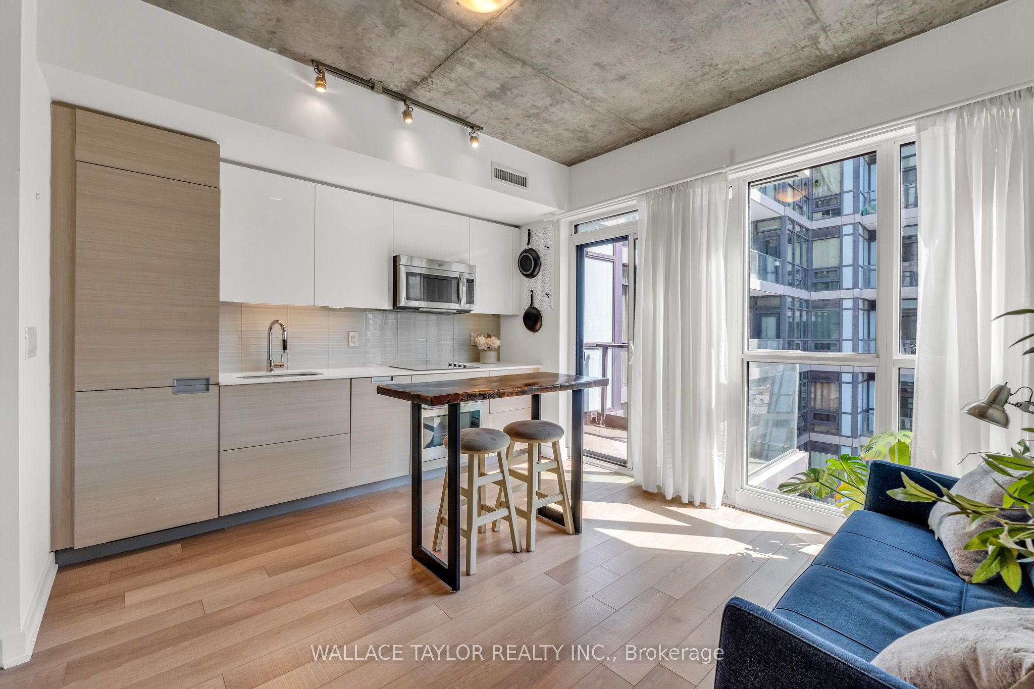 1702-210 Simcoe Street, Toronto, ON, M5T 0A9