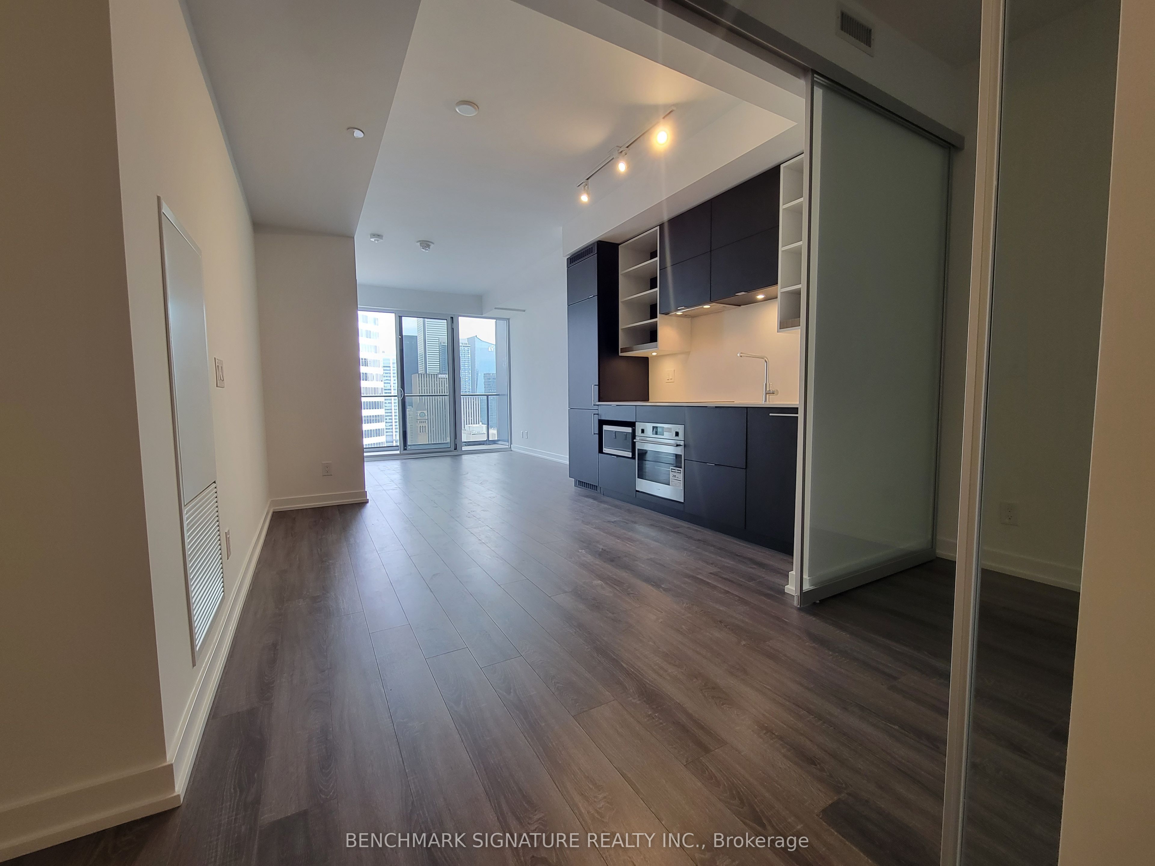 Additional image 4 of 2507-20 Edward Street, Toronto, ON, M5C 0C5