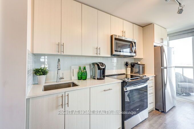 1807-2550 Simcoe Street N, Oshawa, ON, L1L 0R5 photo 2