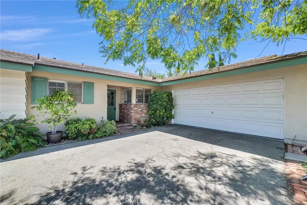256 E Monterey Rd, Corona, CA 92879 photo 3
