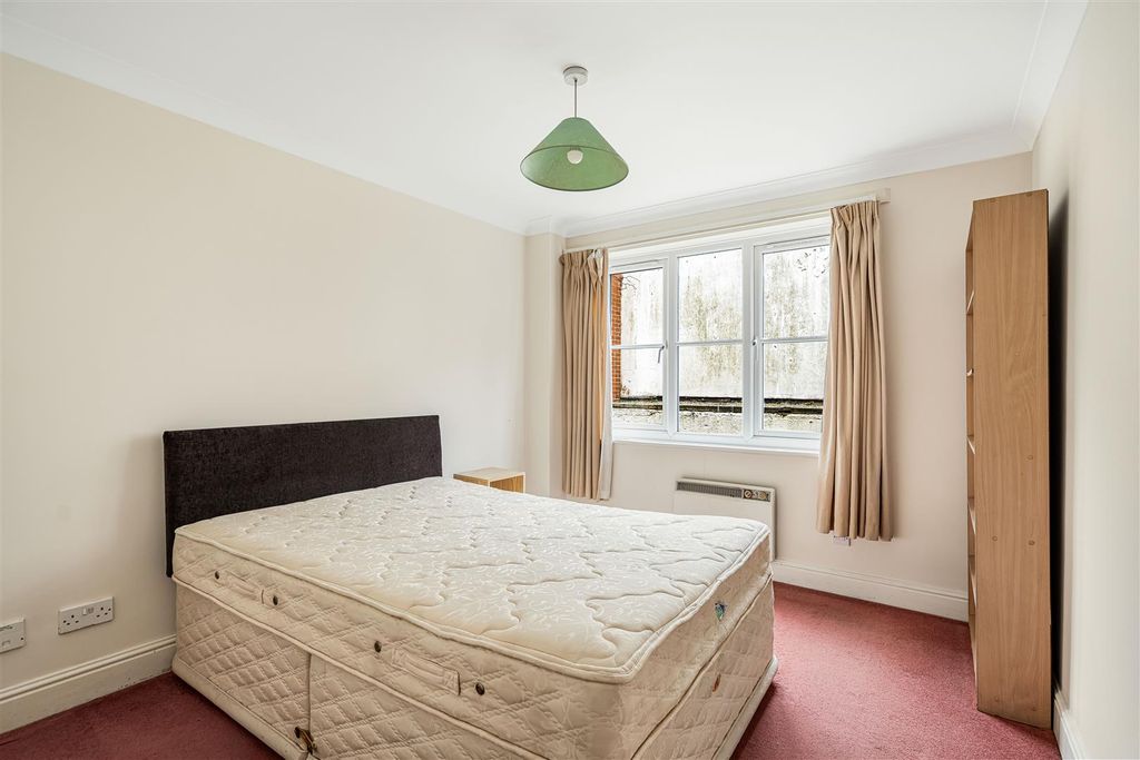 Additional image 5 of 2 bed flat for saleAlston Gardens, Maidenhead SL6