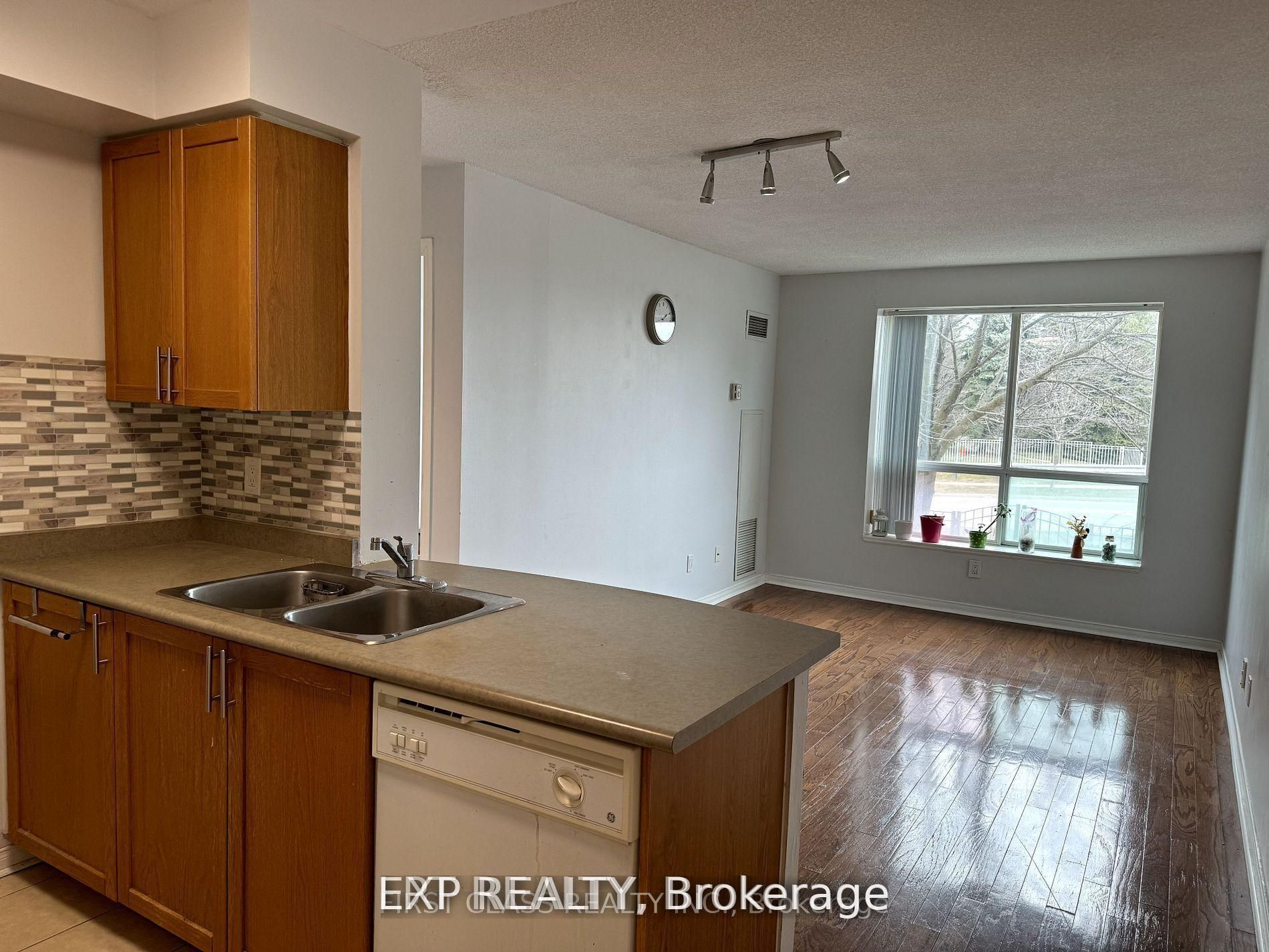 Additional image 3 of 301-51 Baffin Crescent, Richmond Hill, ON, L4B 4P6