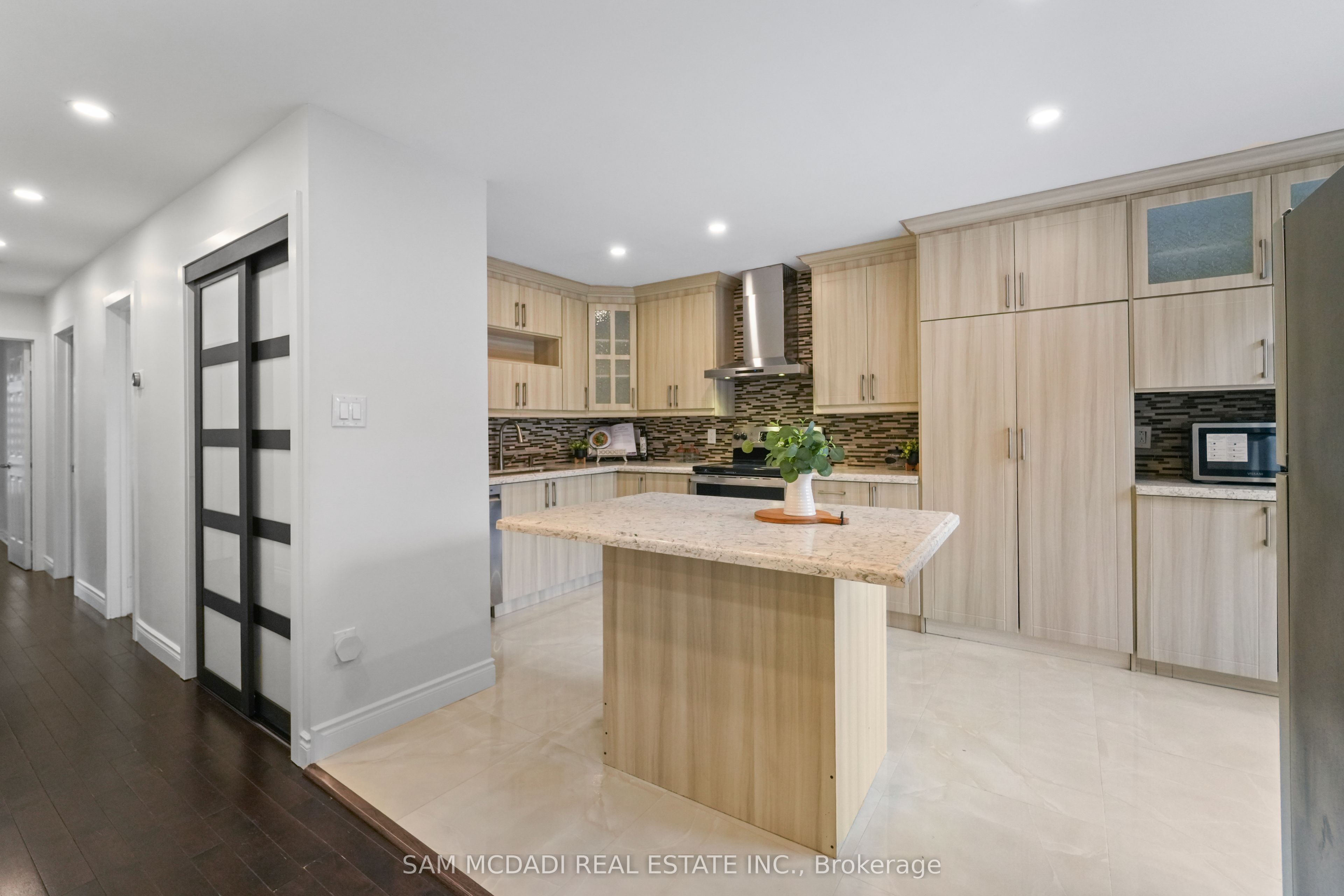 Additional image 6 of 19 Shalom Crescent, Toronto, ON, M9V 4J3