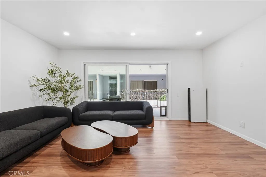 14414 Addison St Unit 17, Sherman Oaks, CA 91423 photo 2