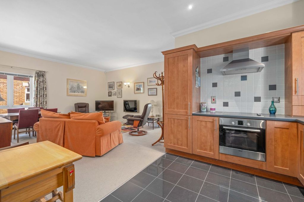 Additional image 6 of 2 bed flat for saleShipston Road, Stratford-Upon-Avon CV37