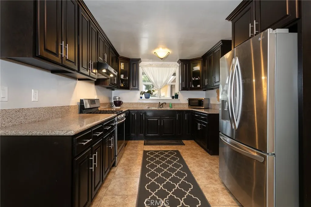 Additional image 5 of 21000 Elkwood St, Canoga Park, CA 91304