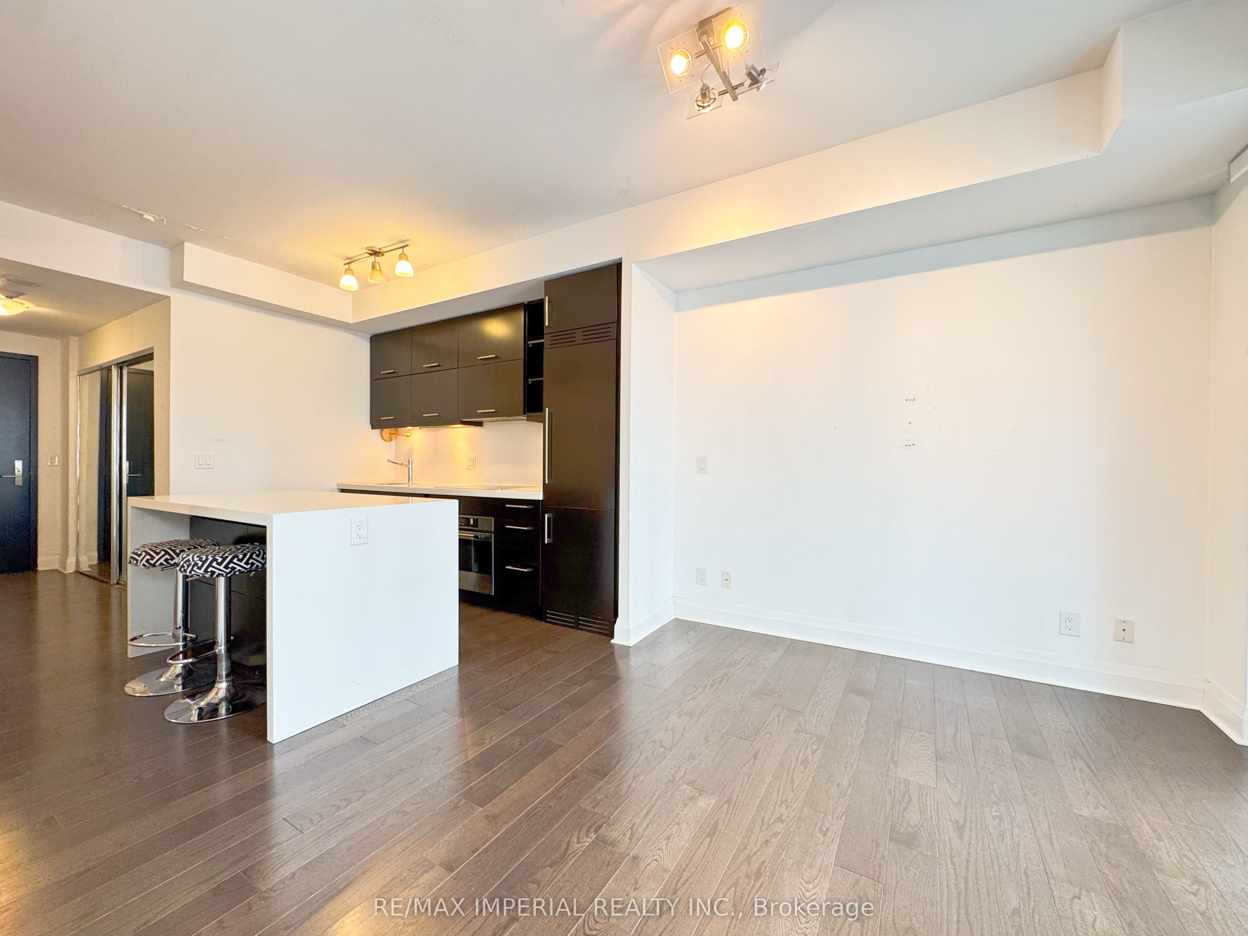 Additional image 3 of 909-1080 Bay Street, Toronto, ON, M5S 0A5