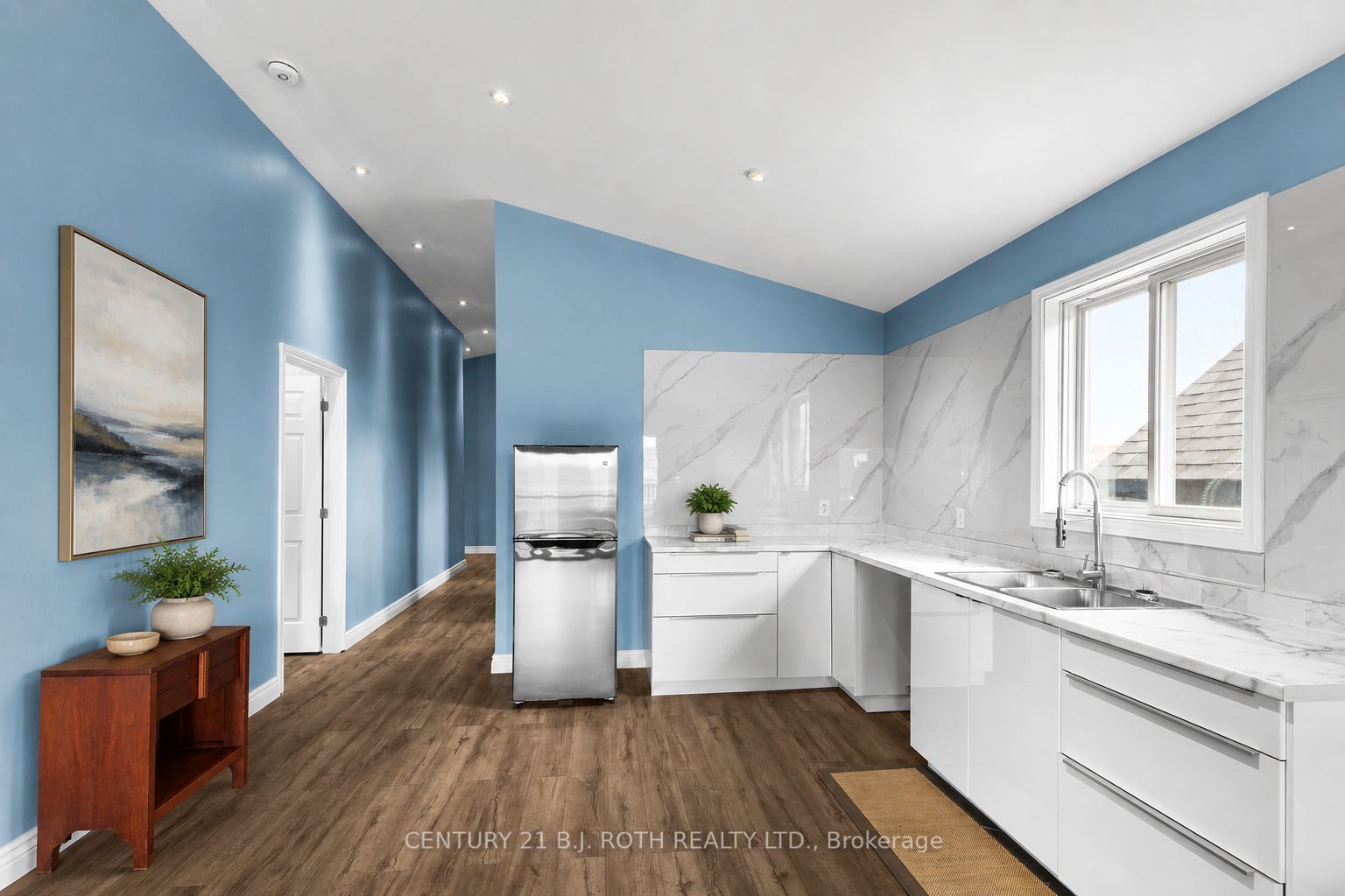 Additional image 3 of 102 Dunlop Street, Orillia, ON, L3V 5P4