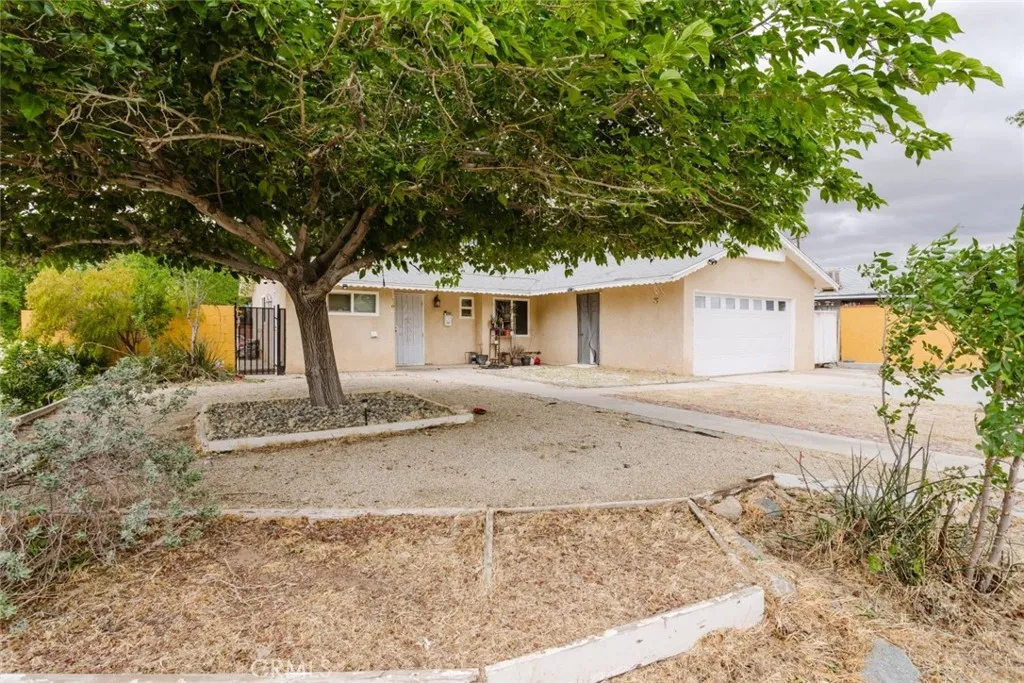 45303 6th Street E, Lancaster, CA 93535 photo 2
