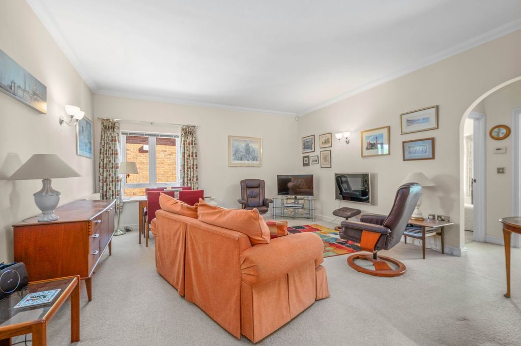 Additional image 2 of 2 bed flat for saleShipston Road, Stratford-Upon-Avon CV37