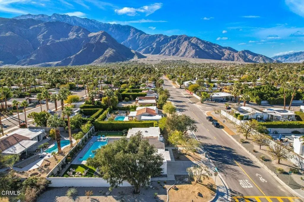999 E Via Escuela, Palm Springs, CA 92262