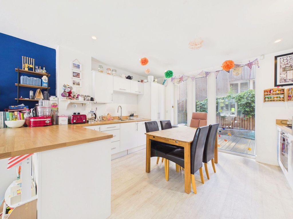 Additional image 3 of 3 bed flat for saleKingfisher Place, Newcastle Upon Tyne NE6