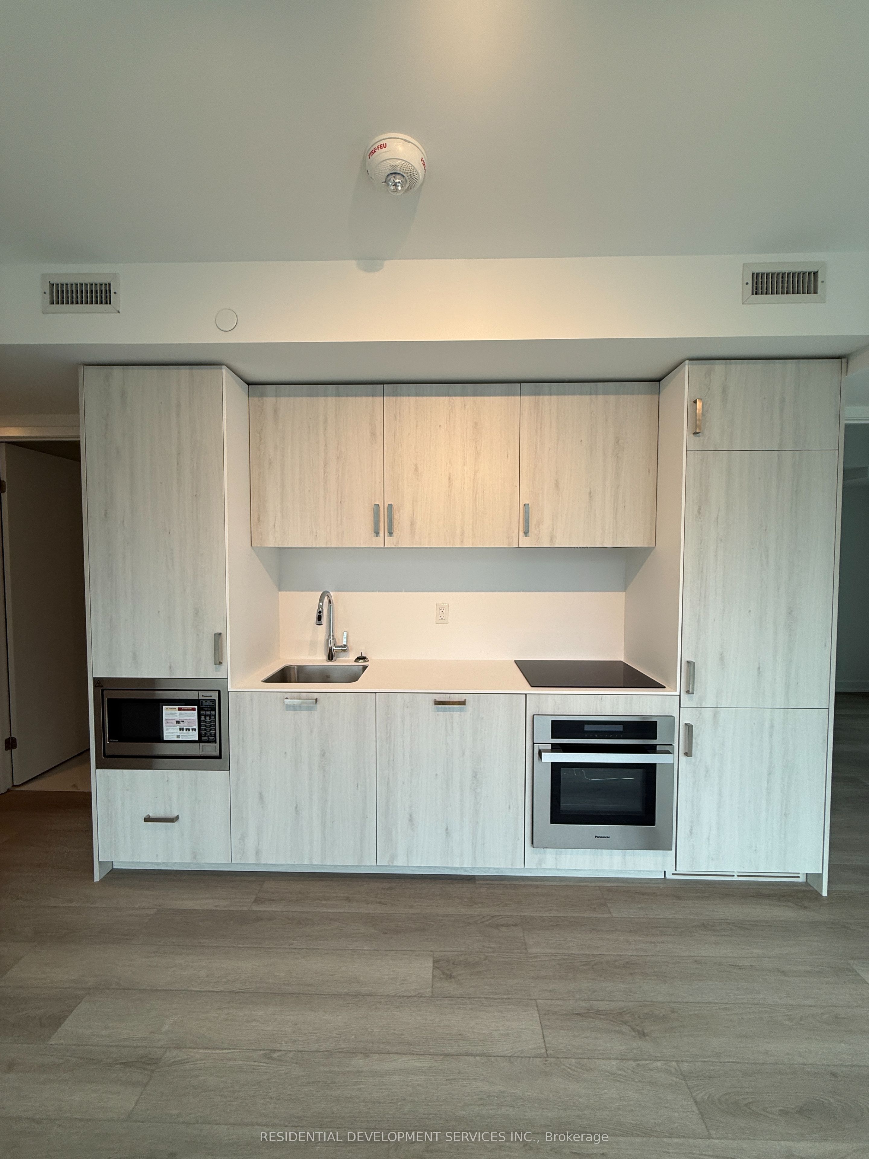 Additional image 3 of 1510-88 Queen Street, Toronto, ON, M5C 0B6
