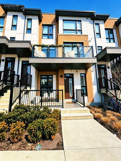 TH105-145 Canon Jackson Drive, Toronto, ON, M6M 0E1