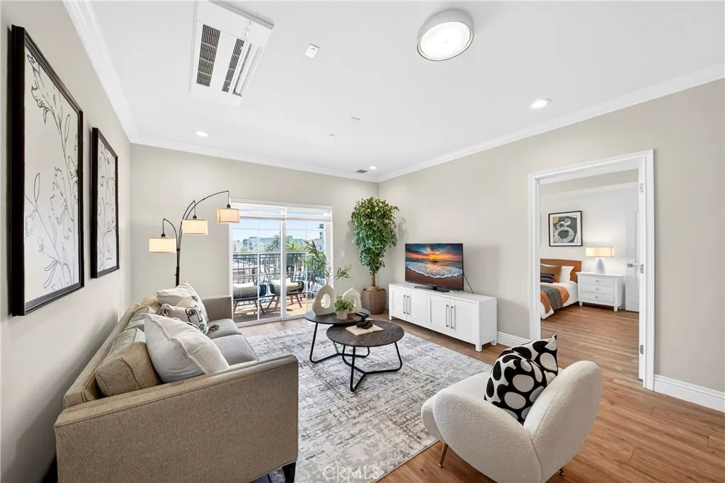 Additional image 5 of 944 S Serrano Avenue Unit 306, Los Angeles, CA 90006