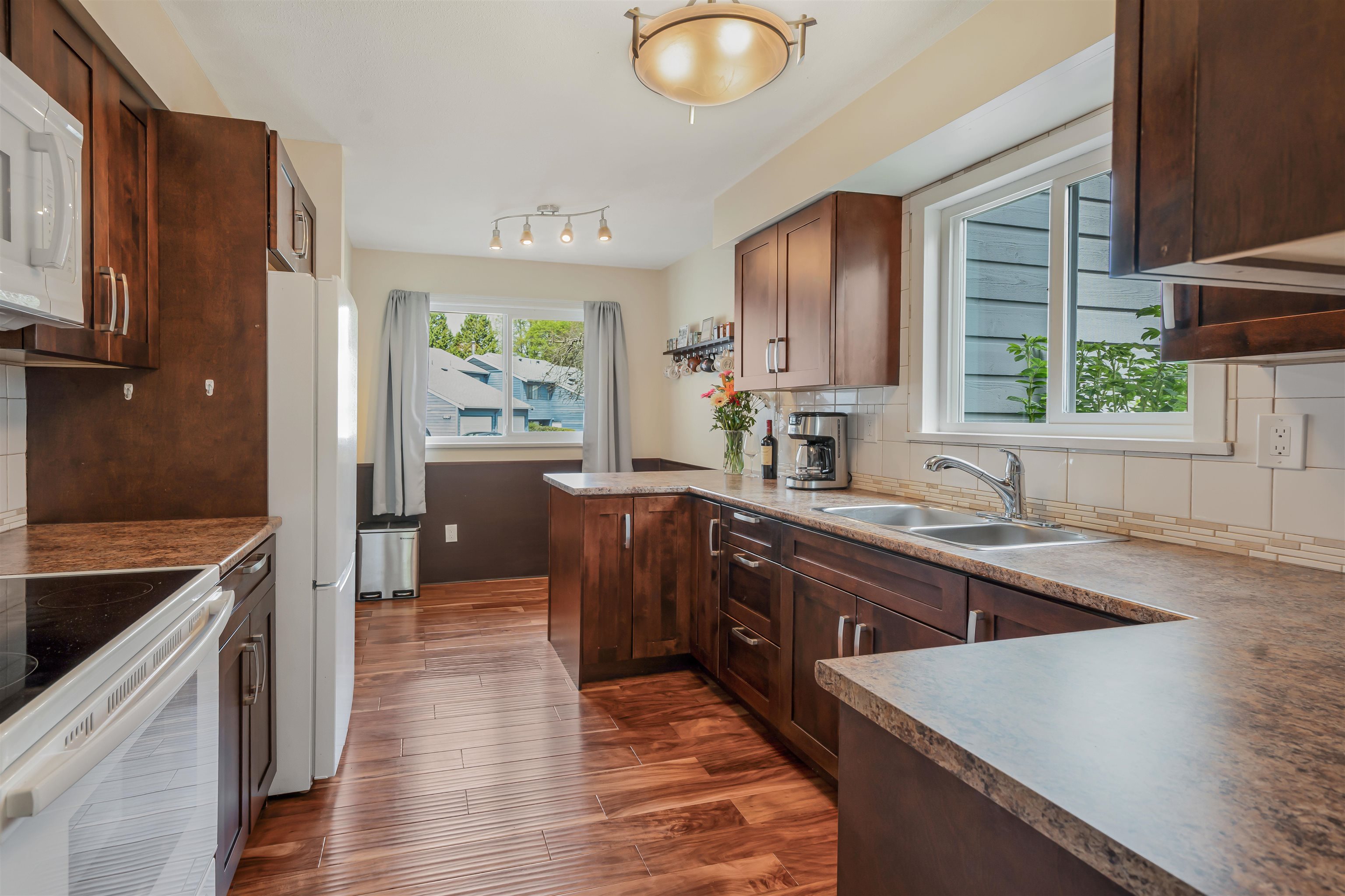 Additional image 6 of #7-9976 149th Street, Surrey, BC, V3R 7W7