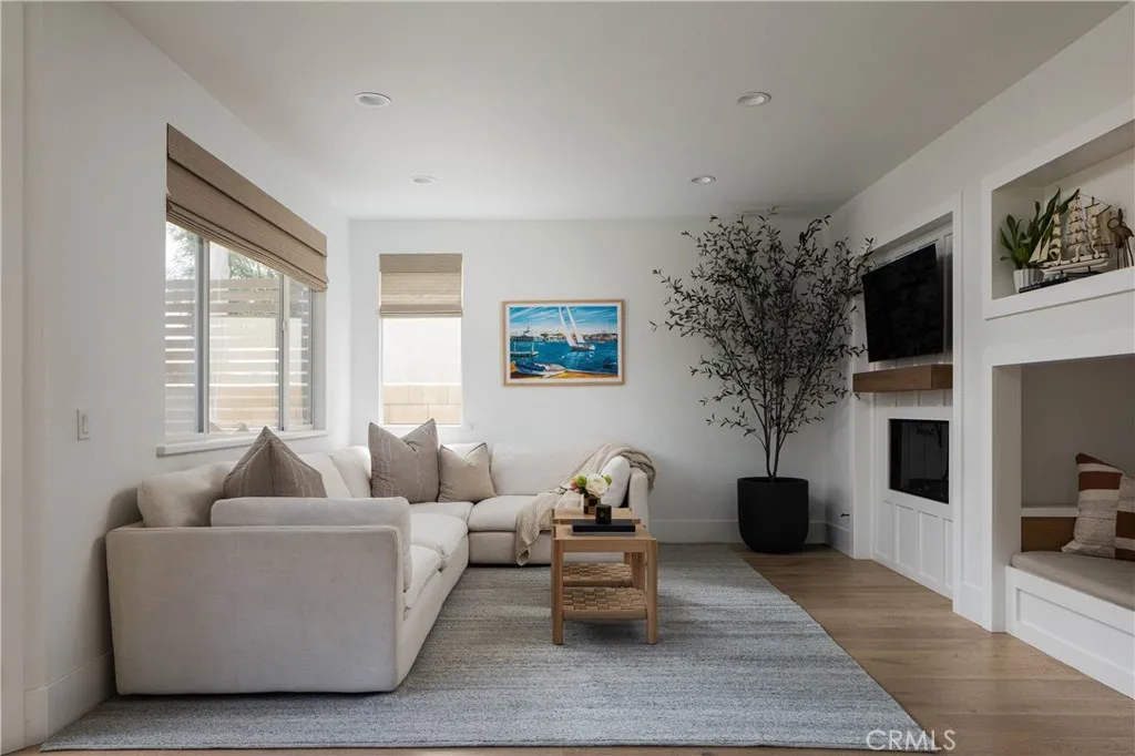 Additional image 40 of 293 Mesa Dr, Costa Mesa, CA 92627