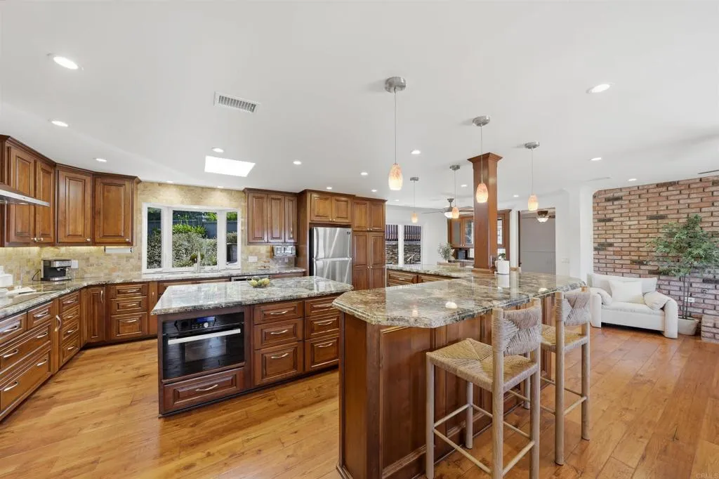 Additional image 8 of 1045 Cima Dr, San Marcos, CA 92078