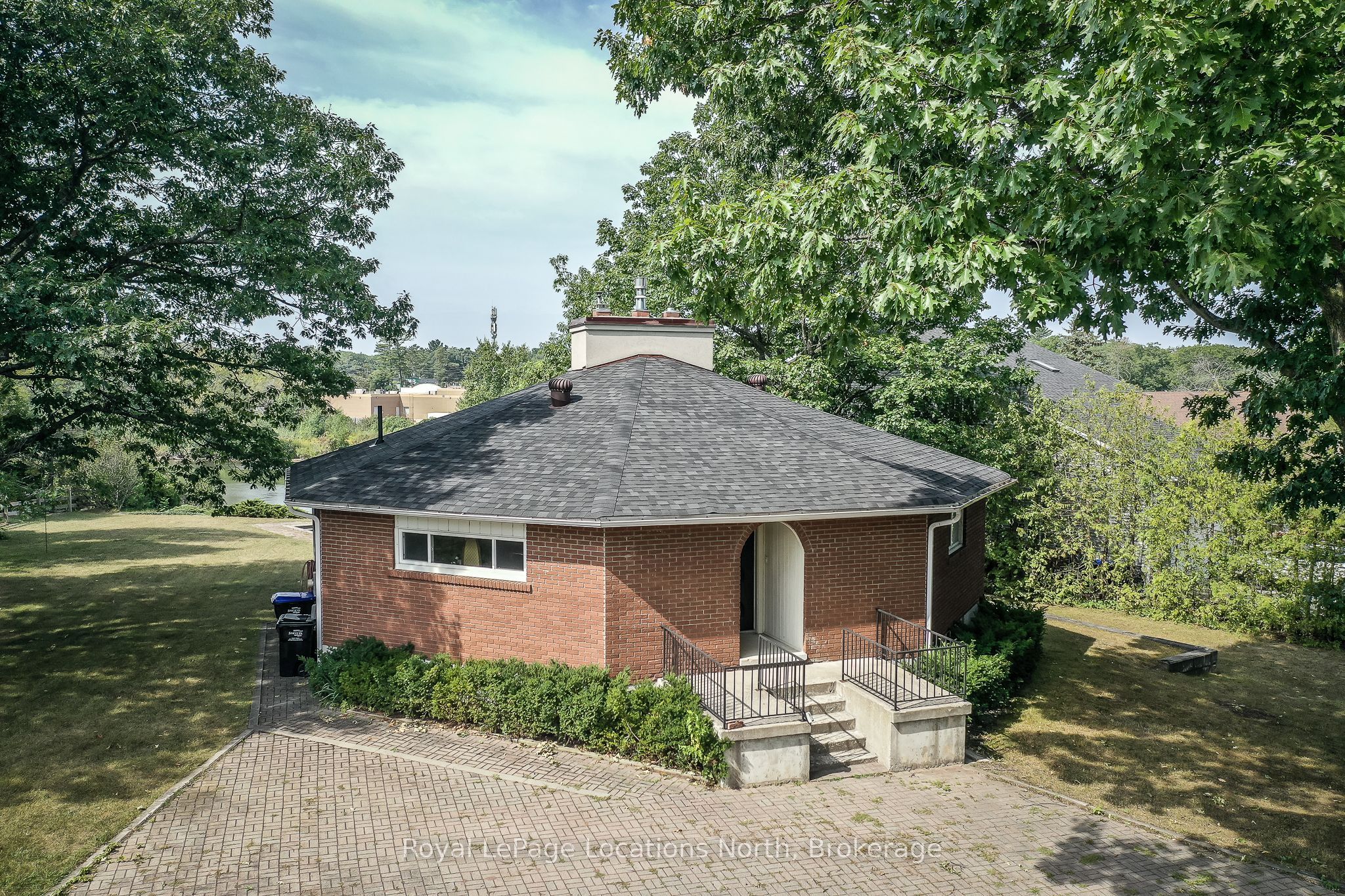 Additional image 3 of 10 Sunset Court, Wasaga Beach, ON, L9Z 2A9