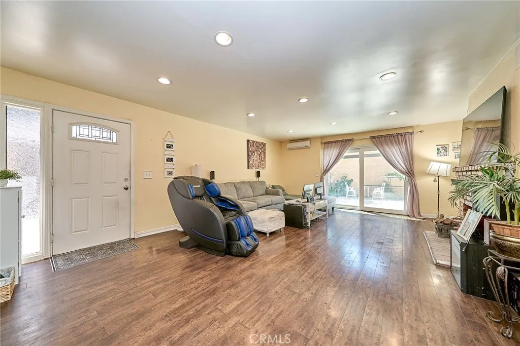 Additional image 5 of 20951 Gault St, Canoga Park, CA 91303