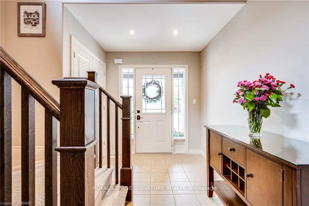 8 Blue Ribbon Way, Hamilton, ON, L0R 1C0 photo 2