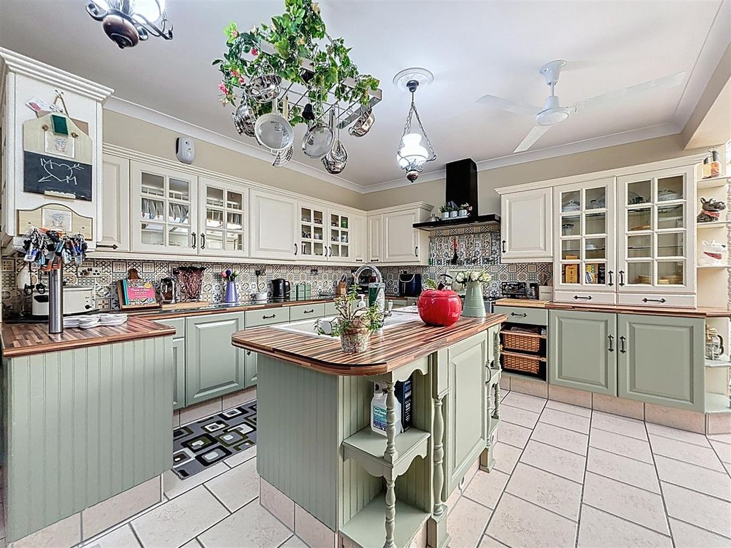 Additional image 10 of 6 bed terraced house for saleEastgate, Hornsea HU18