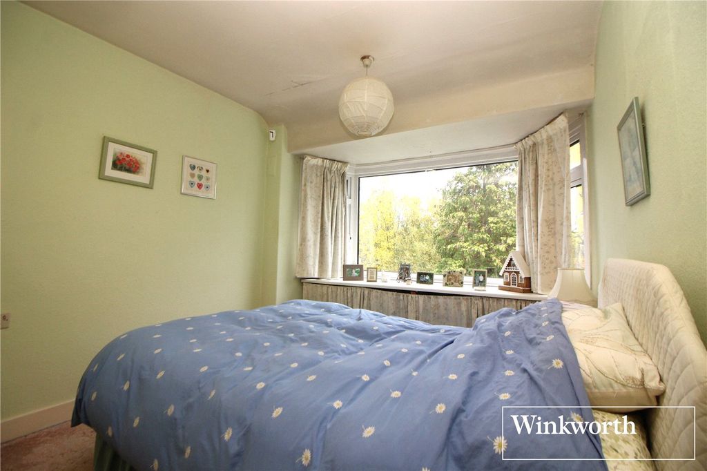 Additional image 7 of 3 bed semi-detached house for saleManor Way, Borehamwood, Hertfordshire WD6