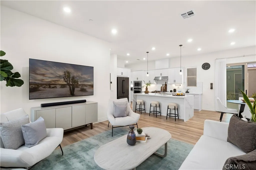 120 Frame, Irvine, CA 92618 photo 3