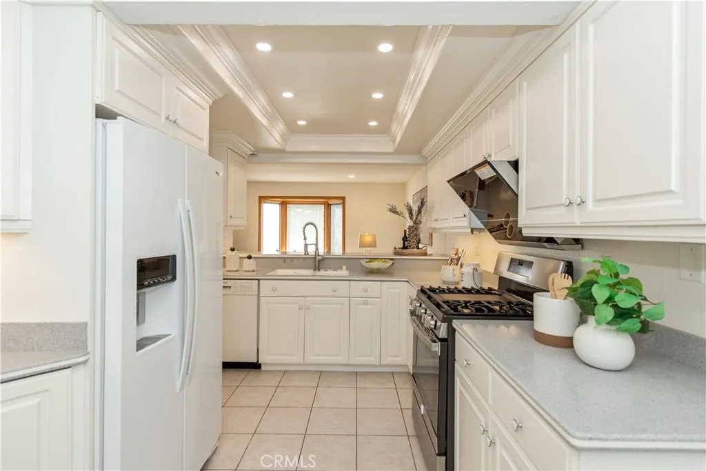 Additional image 16 of 19 Alabaster, Irvine, CA 92614