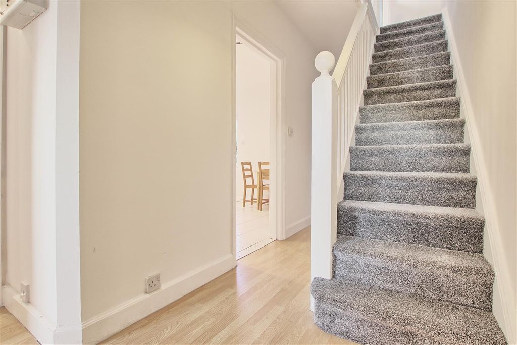 Additional image 14 of 5 bed semi-detached house for saleElizabeth Way, Cambridge CB4