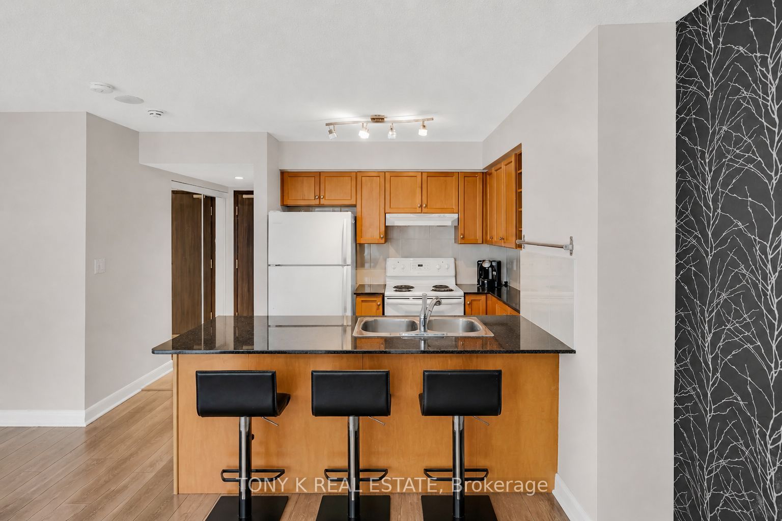Additional image 3 of 2113-210 Victoria Street, Toronto, ON, M5B 2R3