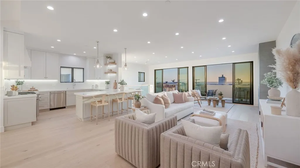 Additional image 50 of 89 Bayview Dr, Manhattan Beach, CA 90266