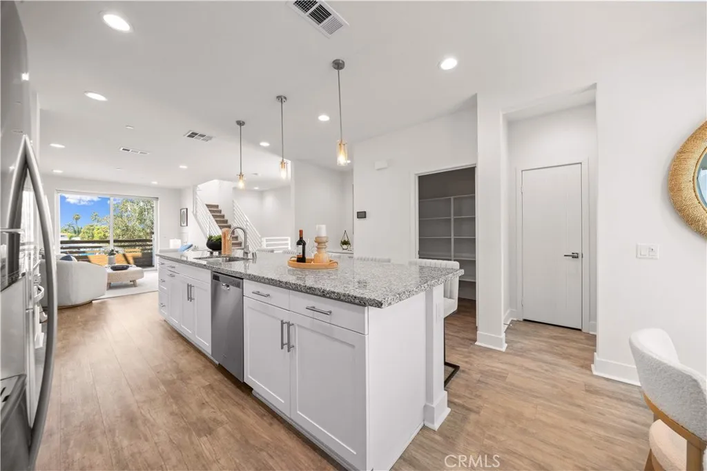 Additional image 5 of 645 W 17th St, Costa Mesa, CA 92627