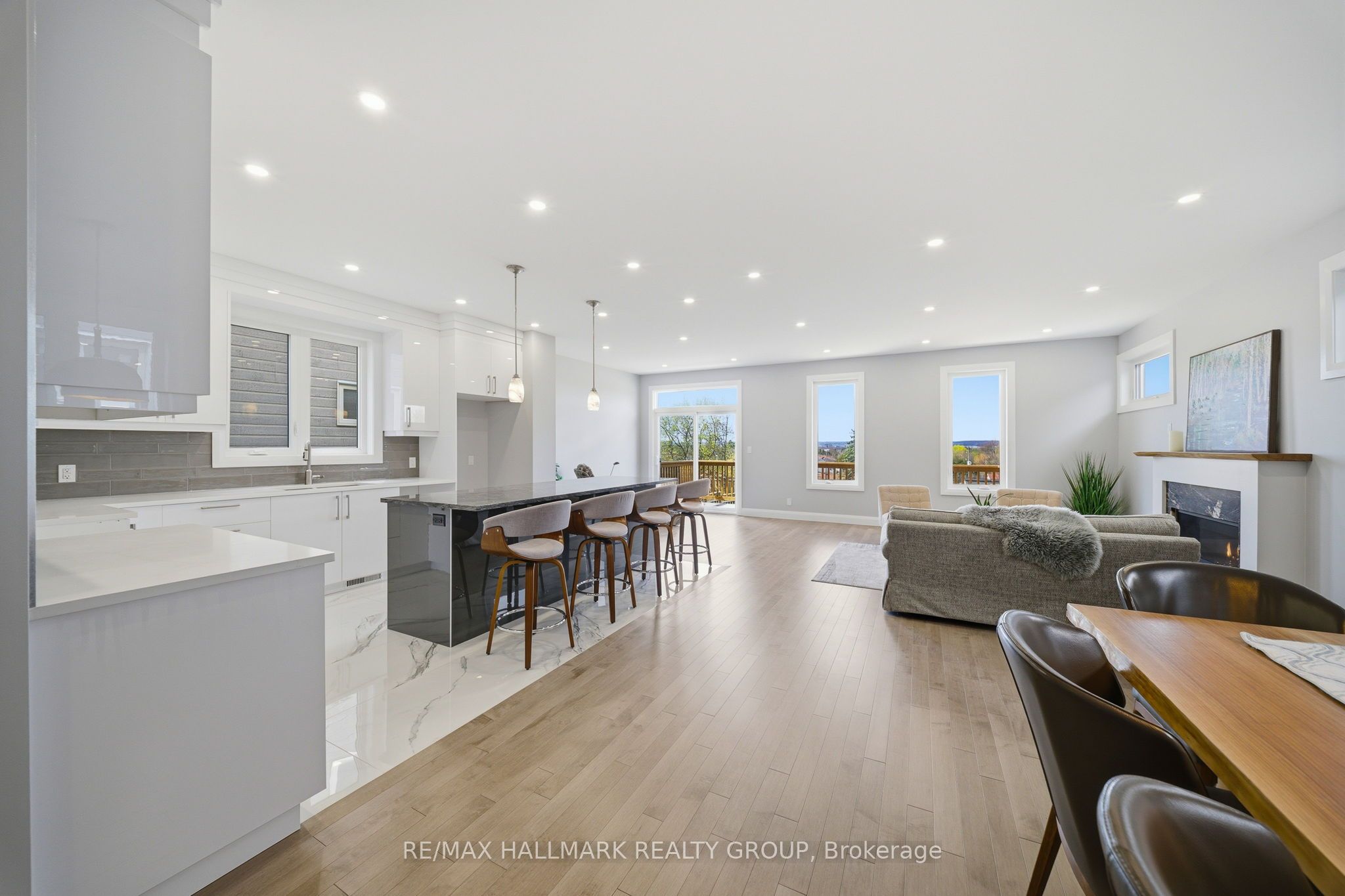 6933 Notre Dame Street, Ottawa, ON, K1C 1H6