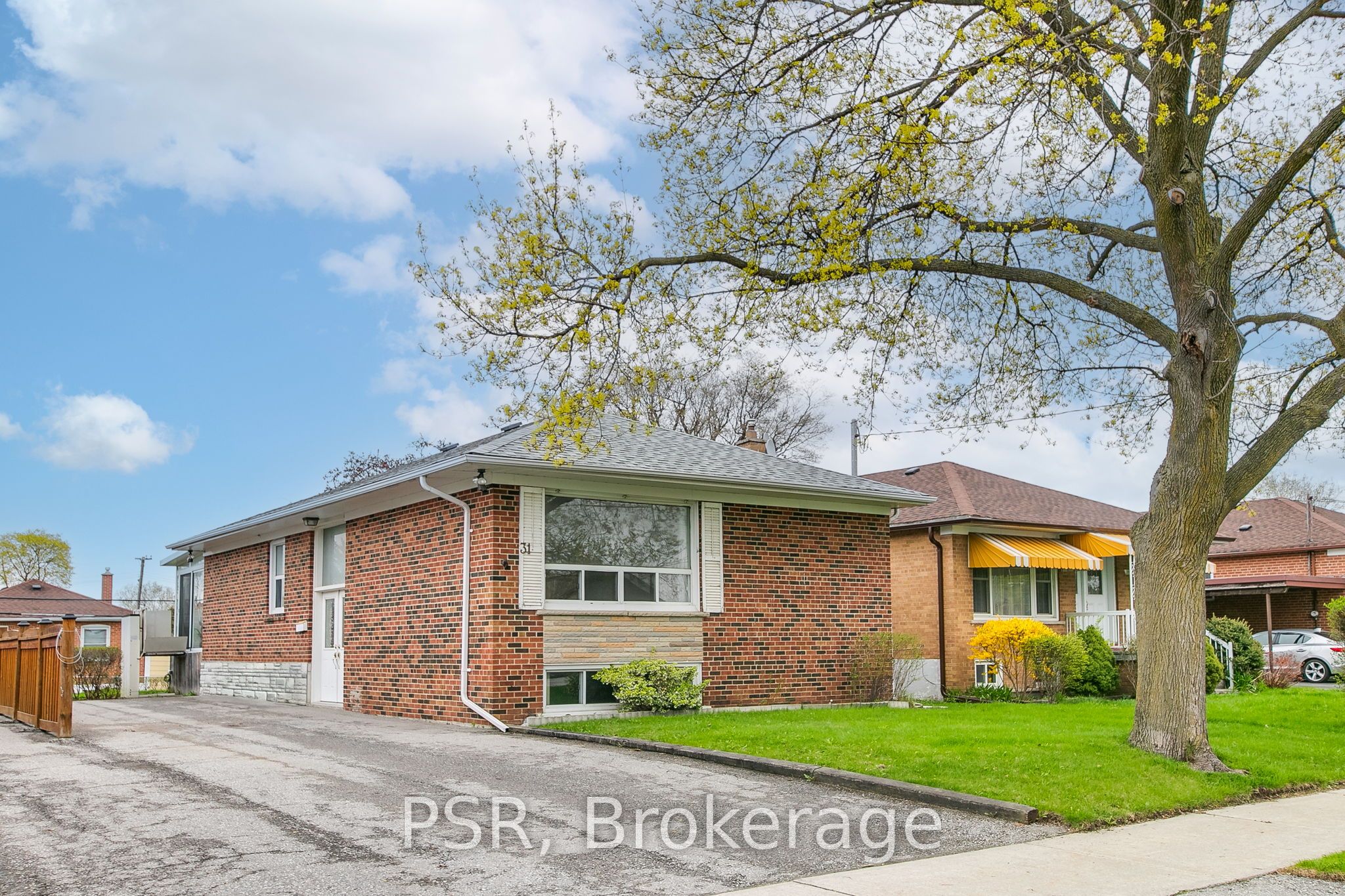 31 Heatherglen Road, Toronto, ON, M9W 4P9