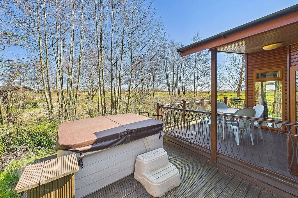 2 bed chalet for saleStaithe Road, Burgh St. Peter, Beccles NR34