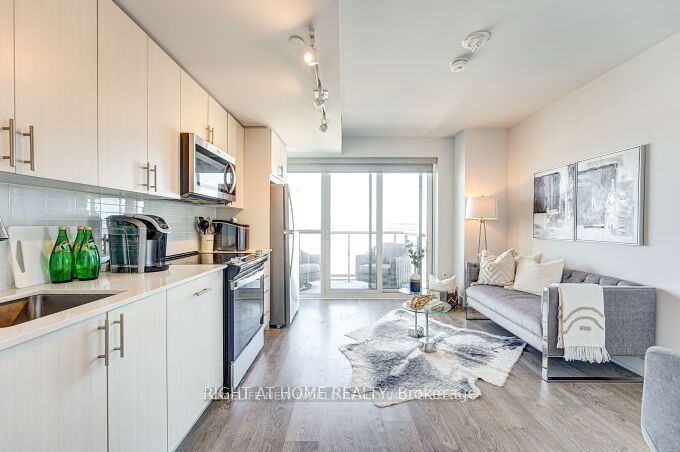 1807-2550 Simcoe Street N, Oshawa, ON, L1L 0R5 photo 3
