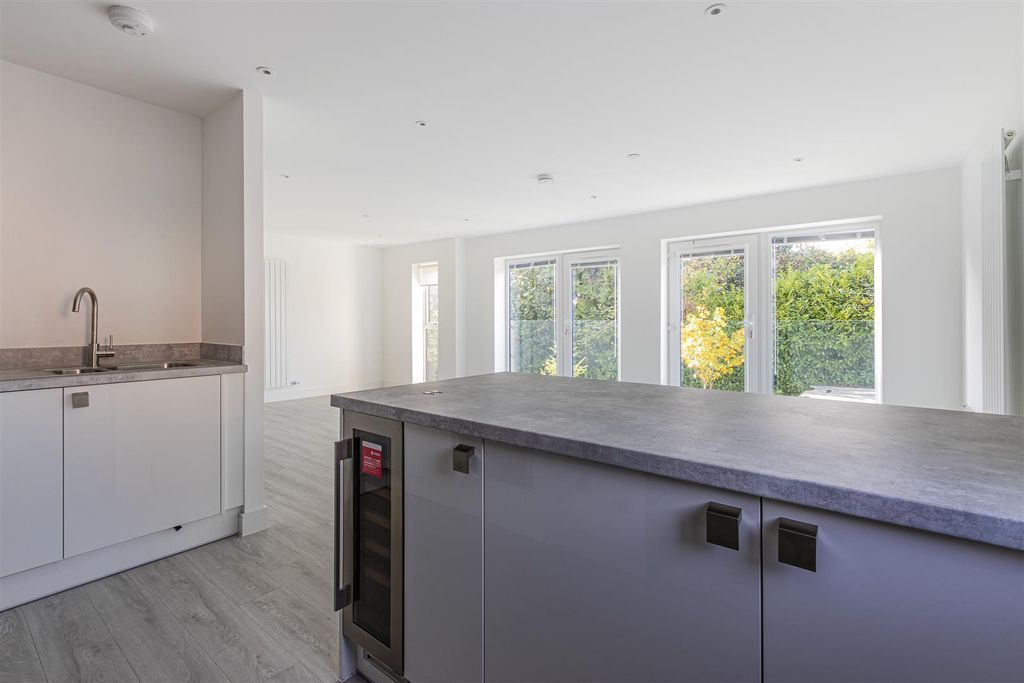 Additional image 6 of 2 bed flat for saleChurch Road, Lisvane CF14