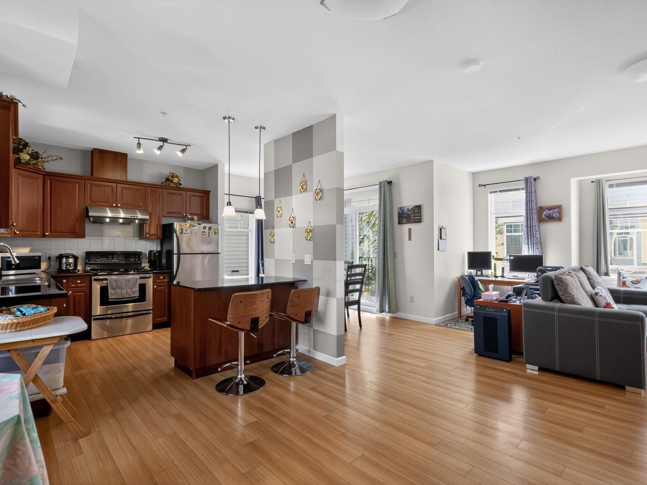 Additional image 2 of 2-15518 103a Avenue, Surrey, BC, V3R 1N7