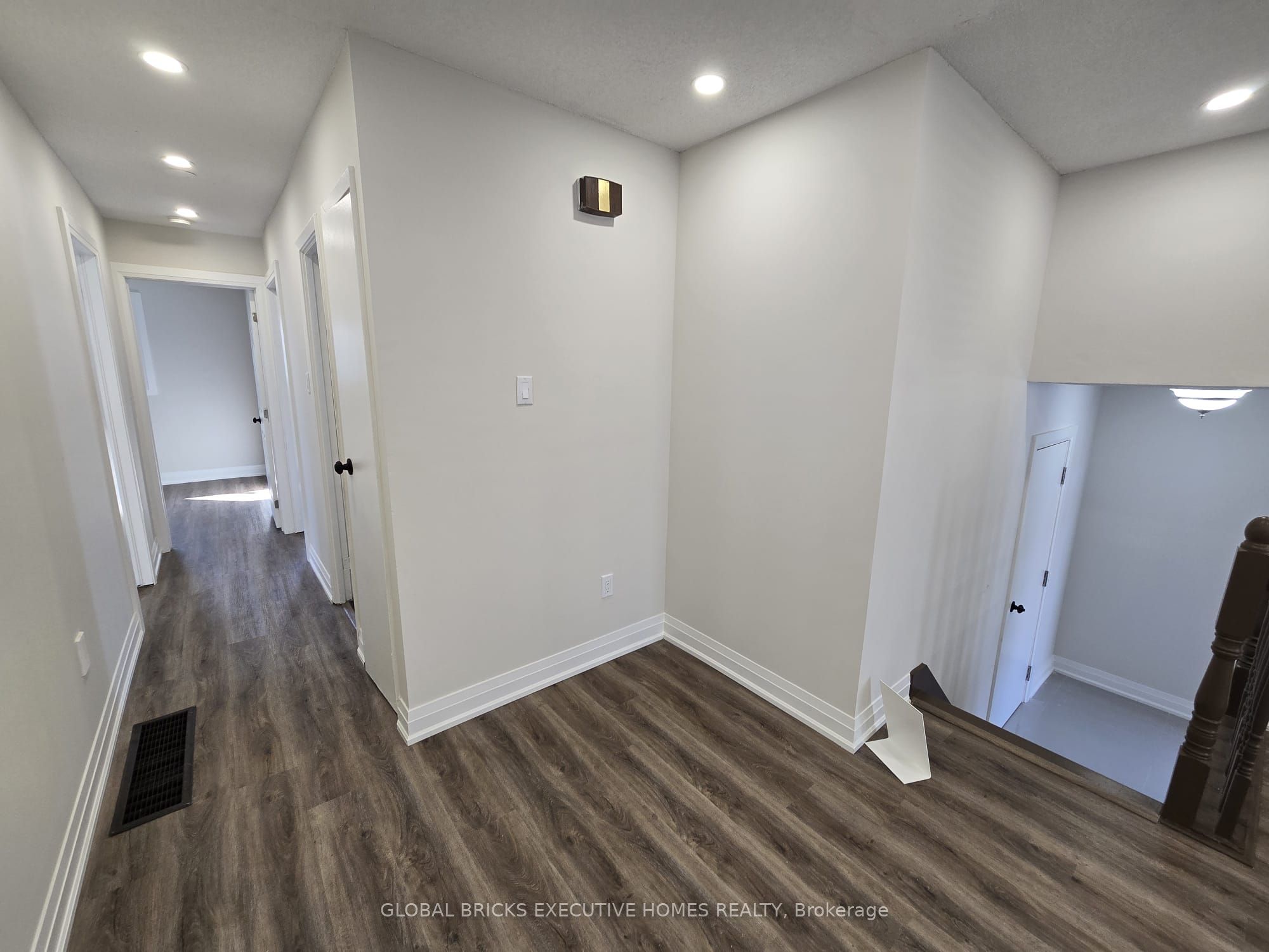 Additional image 2 of Main-3285 Lansdown Drive, Burlington, ON, L7M 1S4