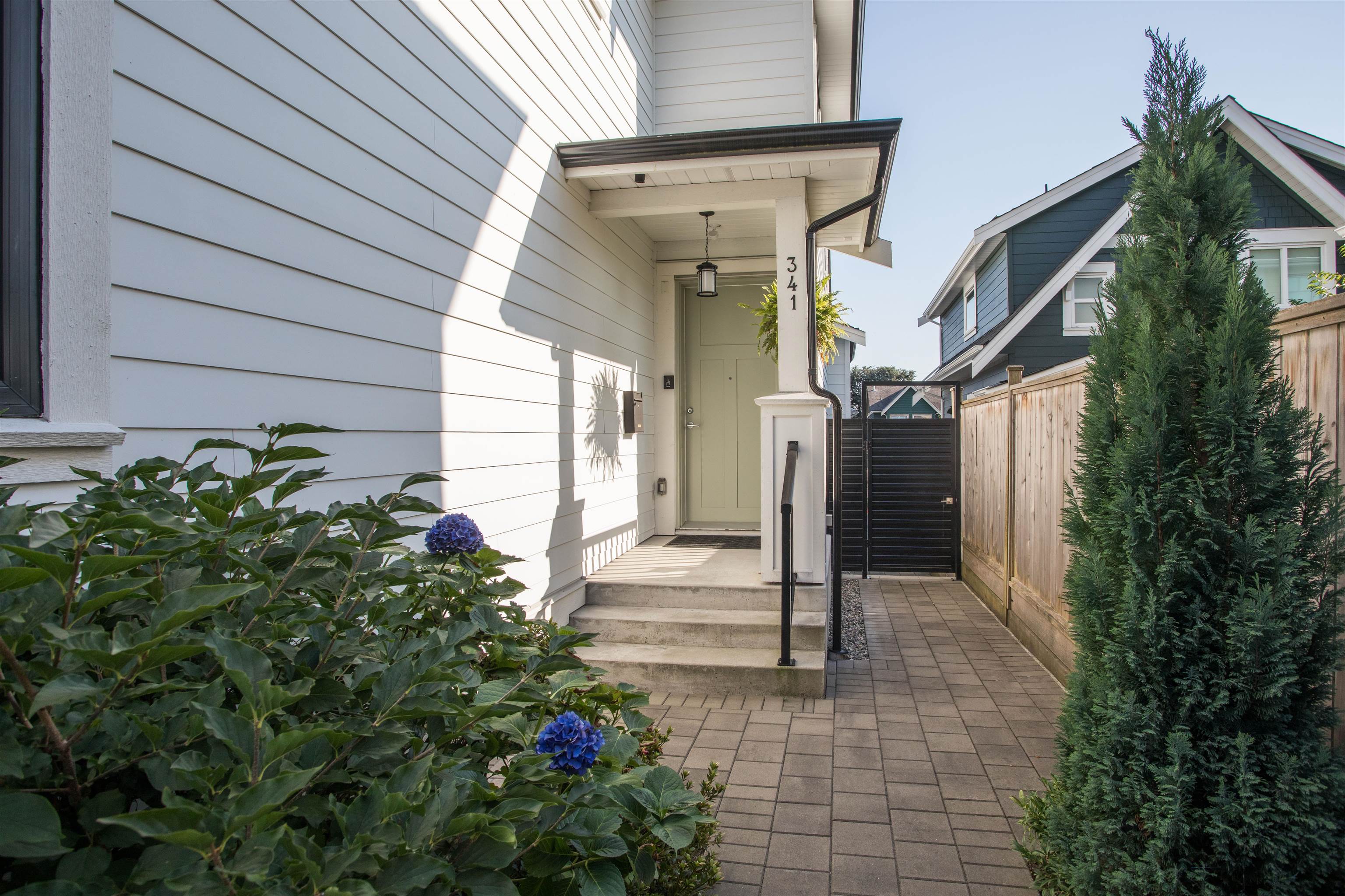 Additional image 3 of 341 13th Street E, North Vancouver, BC, V7L 2L8