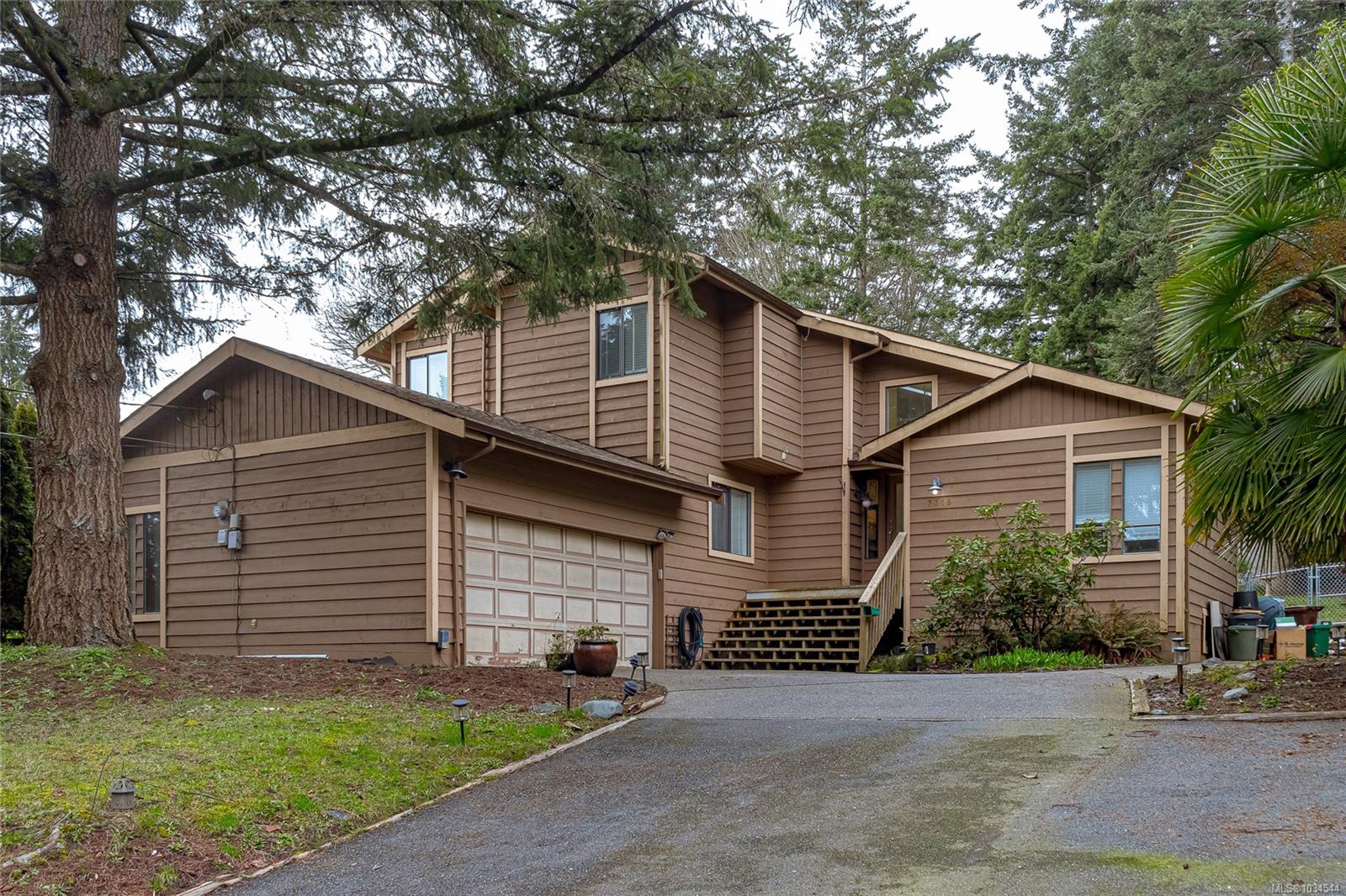 7318 Veyaness Road, Central Saanich, BC, V8M 1M3