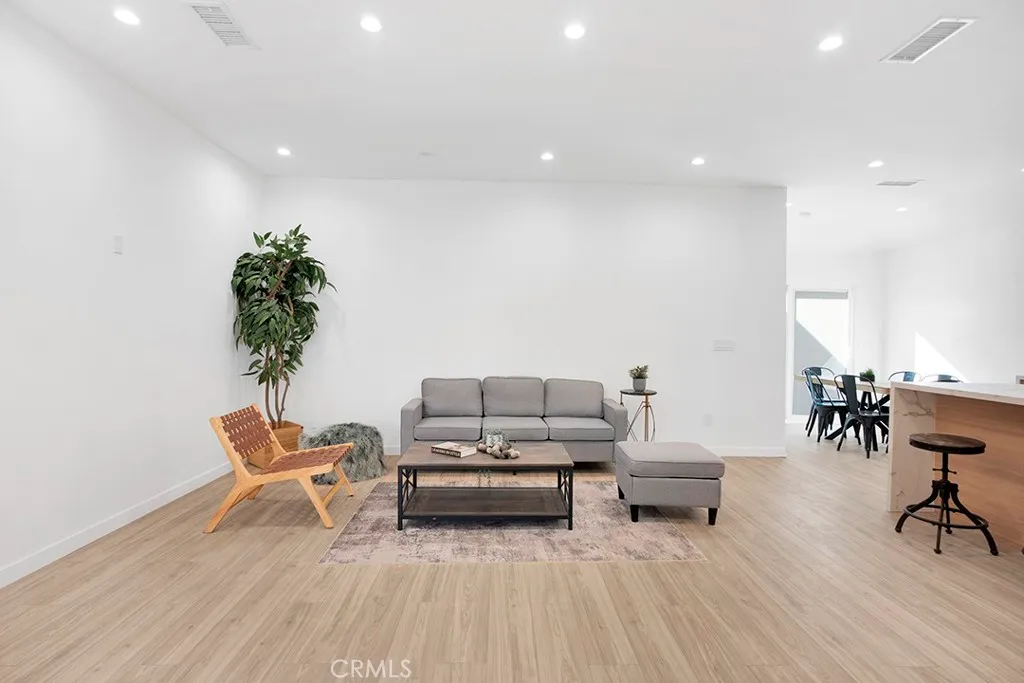 14868 Envoy, Sylmar, CA 91342 photo 3