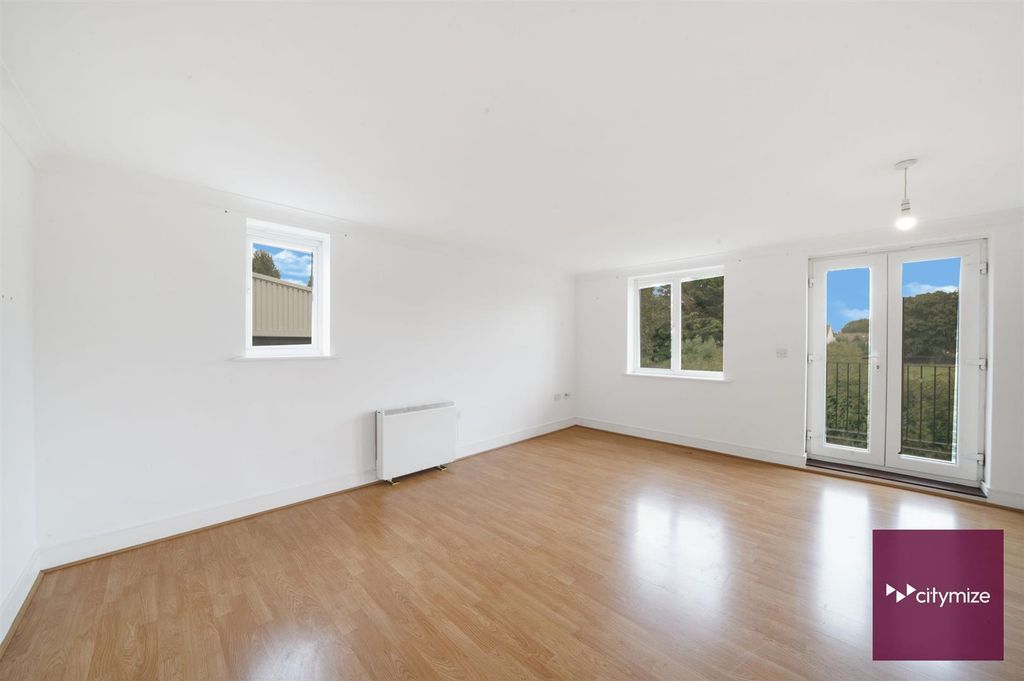 Additional image 3 of 2 bed flat for saleLondon Road, Romford RM7