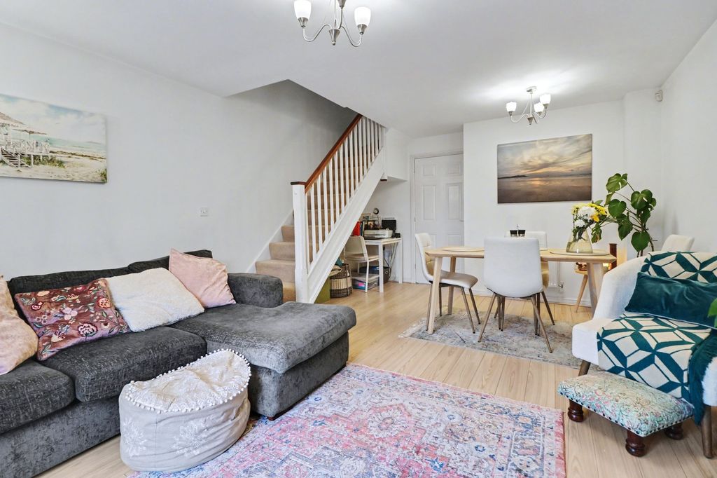 Additional image 2 of 2 bed terraced house for saleFawn Crescent, Hedge End SO30