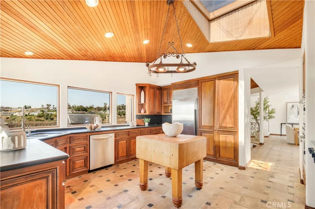 Additional image 118 of 1992 San Remo Dr, Laguna Beach, CA 92651