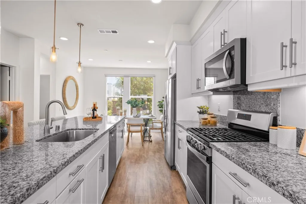Additional image 33 of 645 W 17th St, Costa Mesa, CA 92627
